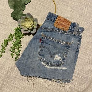 Super cute LEVI shorts